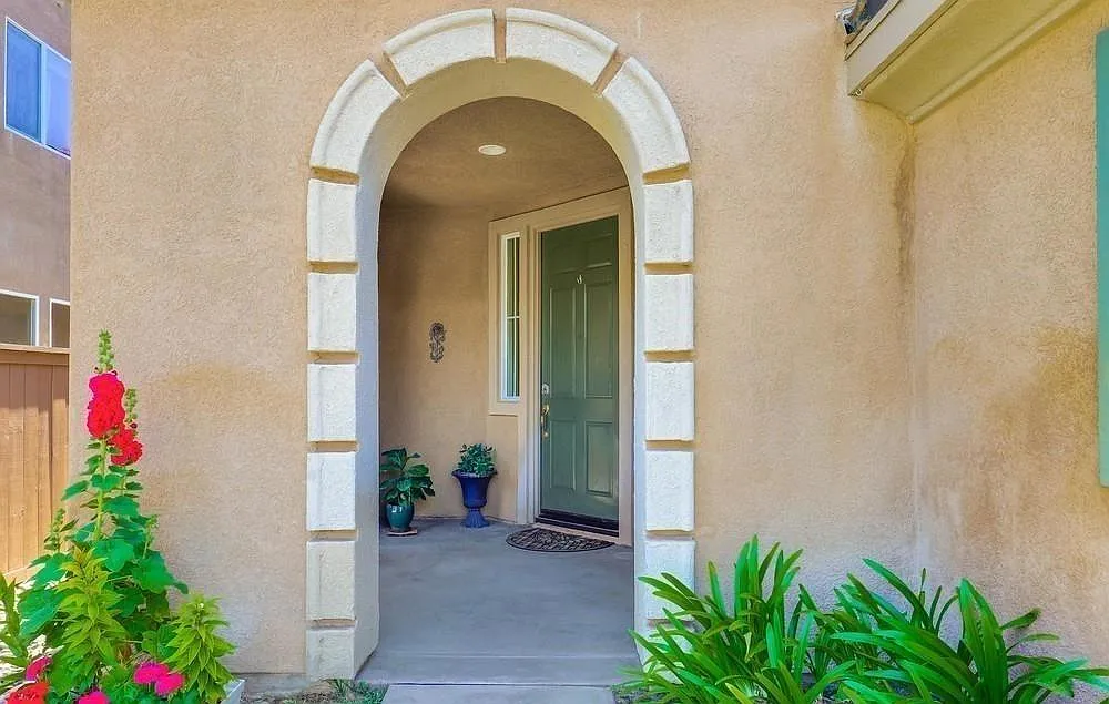 1409 Long View Dr — Photo 3