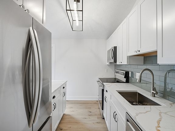 4th image of 202 Leslie Ct #202