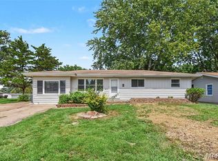 1405 Del Rey Dr, Florissant, MO 63031