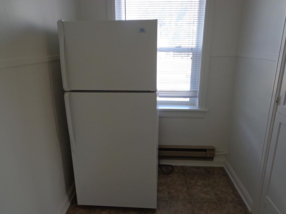 2nd image of 525 Walnut St APT 25