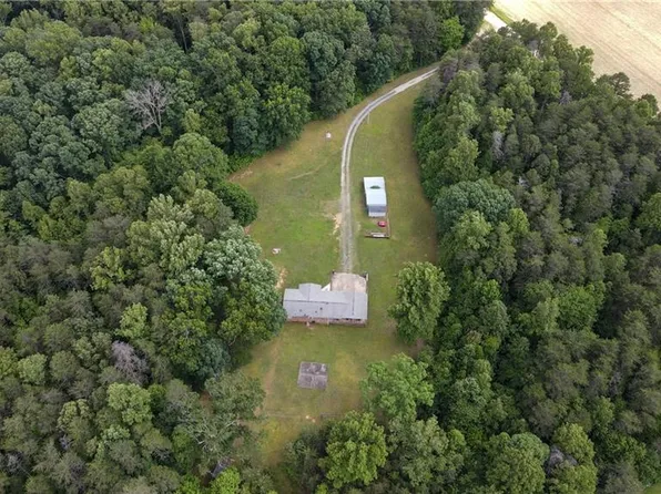 1272 Bray Rd, Walnut Cove, NC 27052