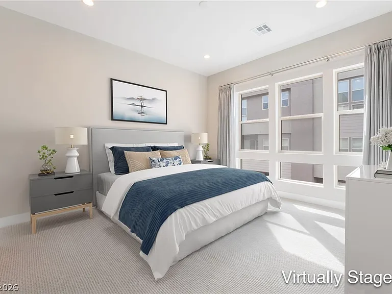 667 Grey Saker St — Photo 8