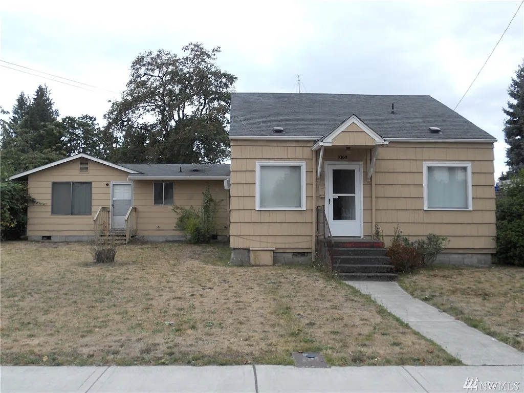305 M St SE photo 1