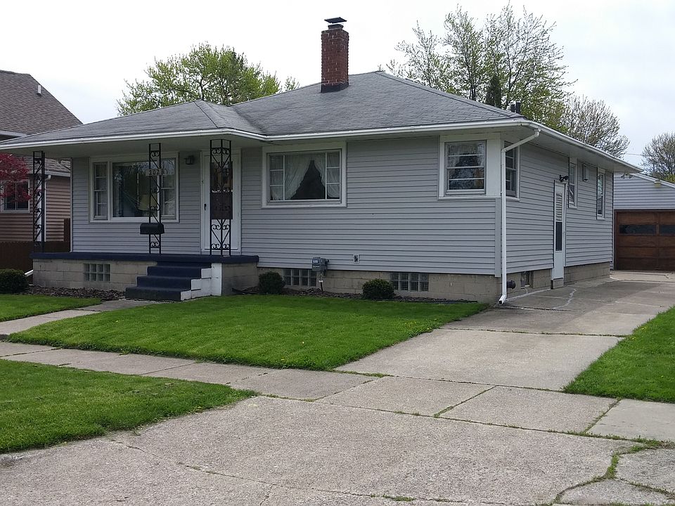 1st image of 202 E Jeanette St