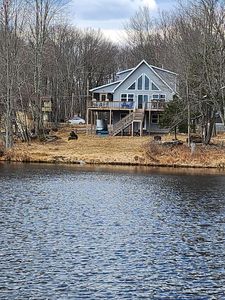 7810 Lake Shore Dr, Pocono Lake, PA, 18347
