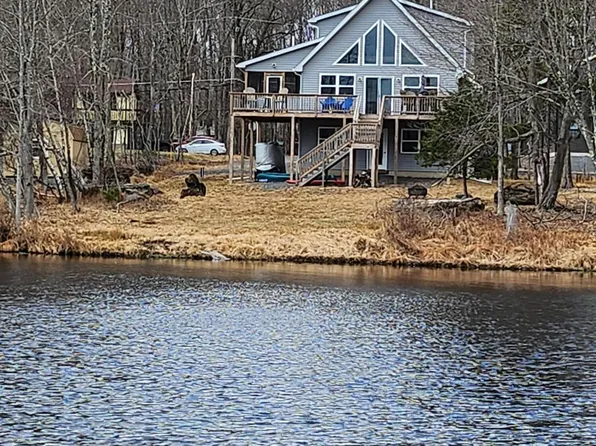 7810 Lake Shore Dr, Pocono Lake, PA 18347