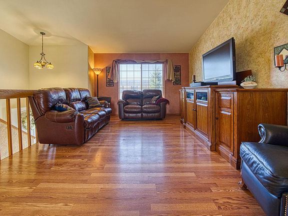 5th image of 1302 Beaver Dr