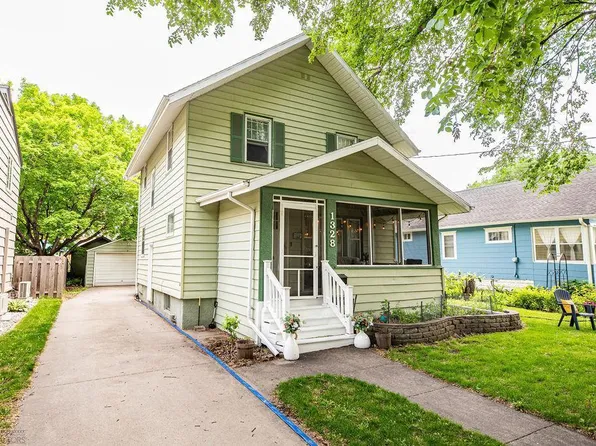 1328 6th St S, Fargo, ND 58103