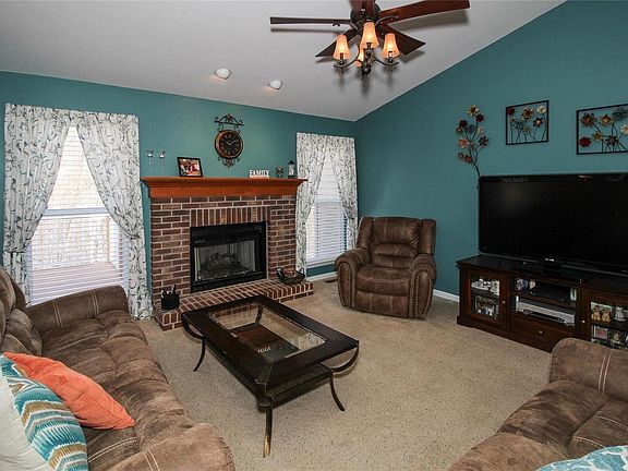 Gas fireplace to enjoy!