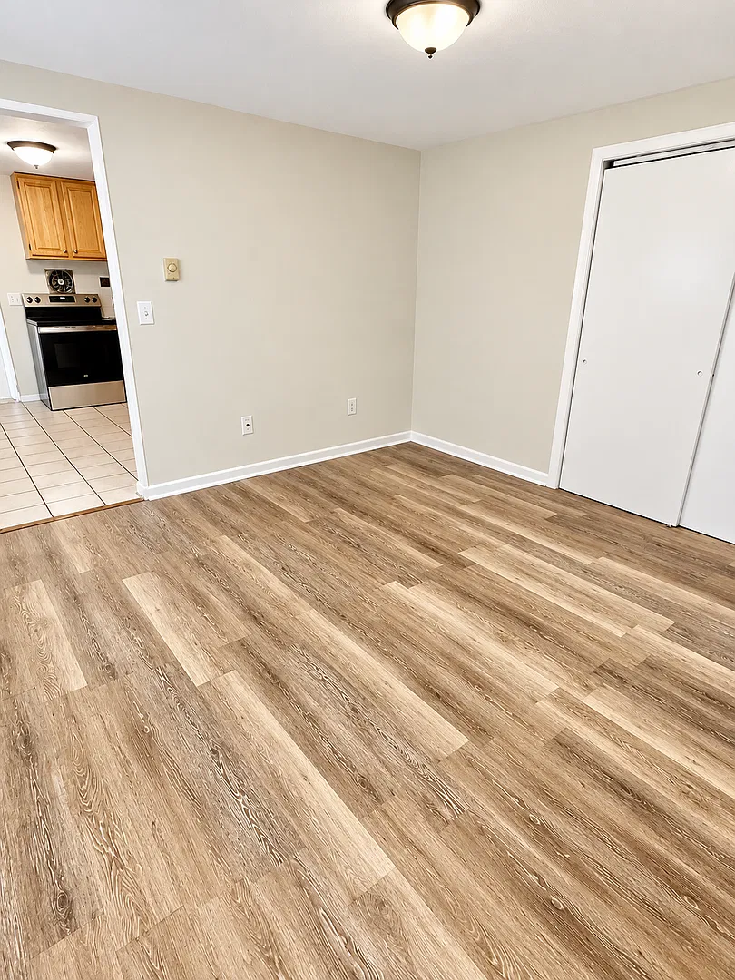 43 LaSalle Court — Photo 3