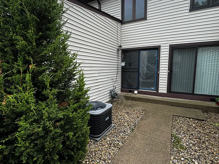 786 Greenwood Rd — Photo 26