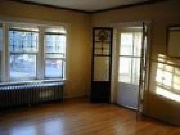 LR and large enclosed Sun Porch
