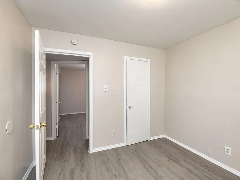 2408 Meyers St — Photo 8