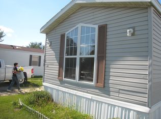 160 Blue Spruce Ln, Flint, MI 48506