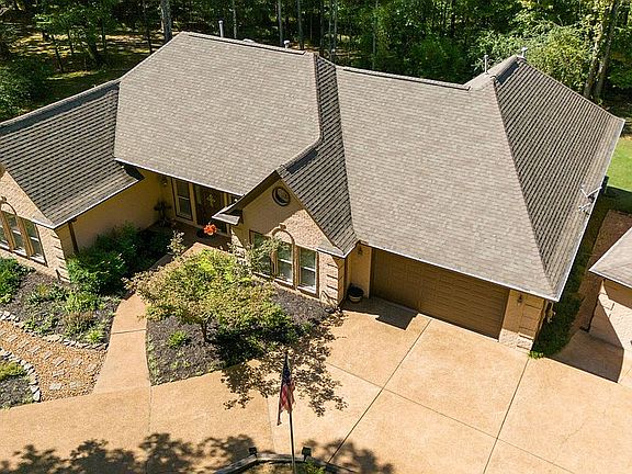 2nd image of 615 Stewart Rd