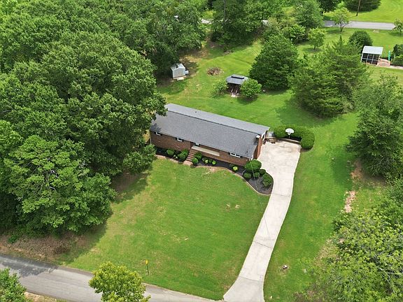 4th image of 520 Springdale Dr