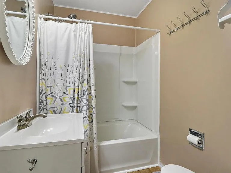 202 Elm St — Photo 5