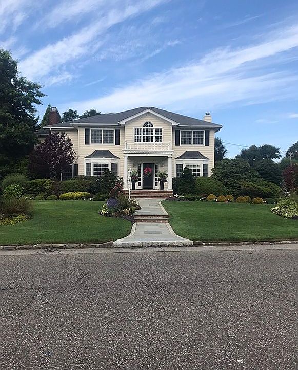 1st image of 147 Bay Dr