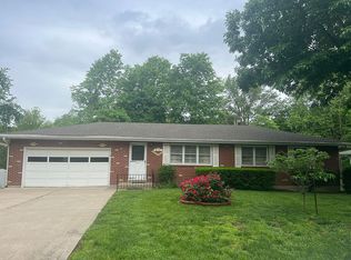 812 Park Ln, Liberty, MO 64068