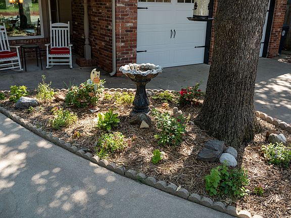 Walkway Garden w/ Sprinklers