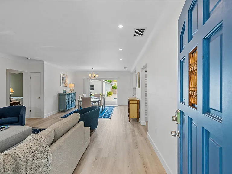 611 N Palmway — Photo 6