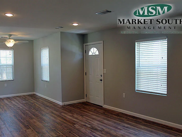 1407 Hendry Ave — Photo 2