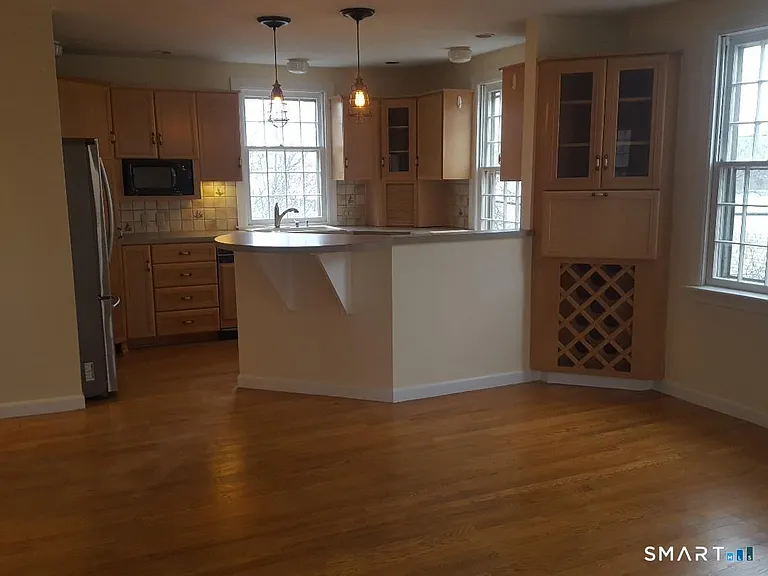 19 Grand Ave — Photo 13