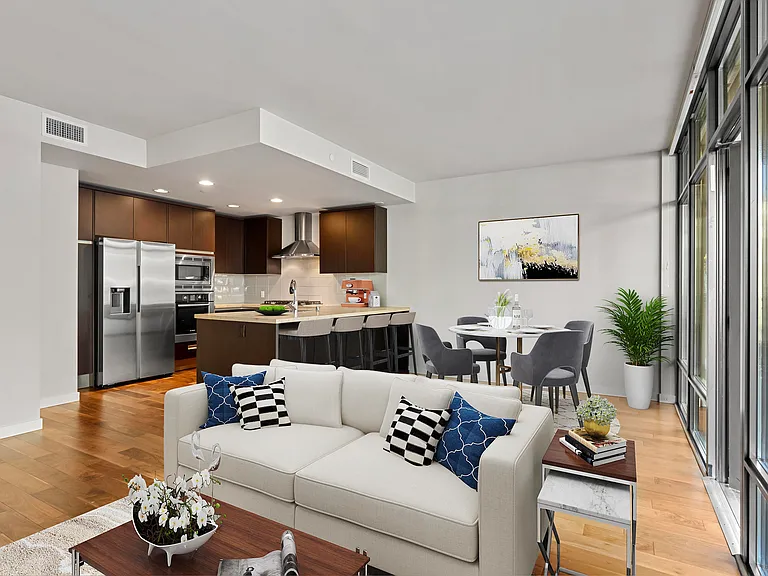 10000 Main St #403 — Photo 2