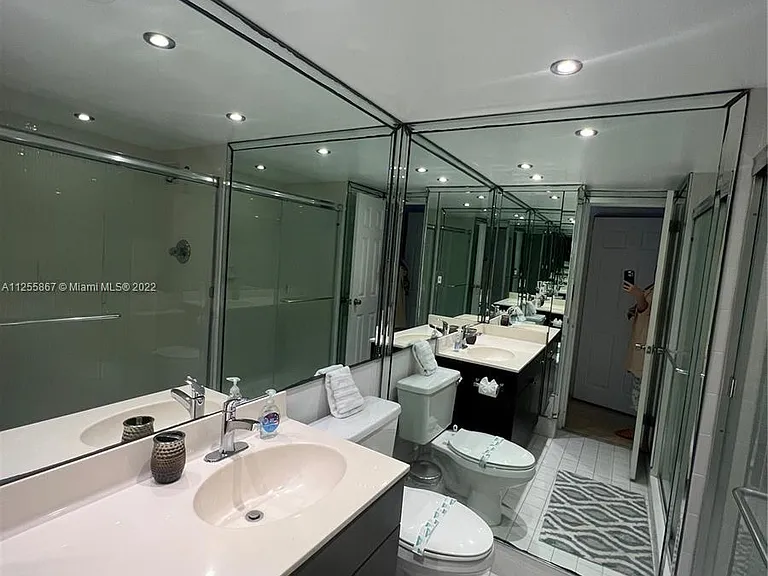 5161 Collins Ave #1711 — Photo 11