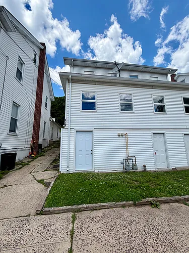 418 Center Ave Photo 1