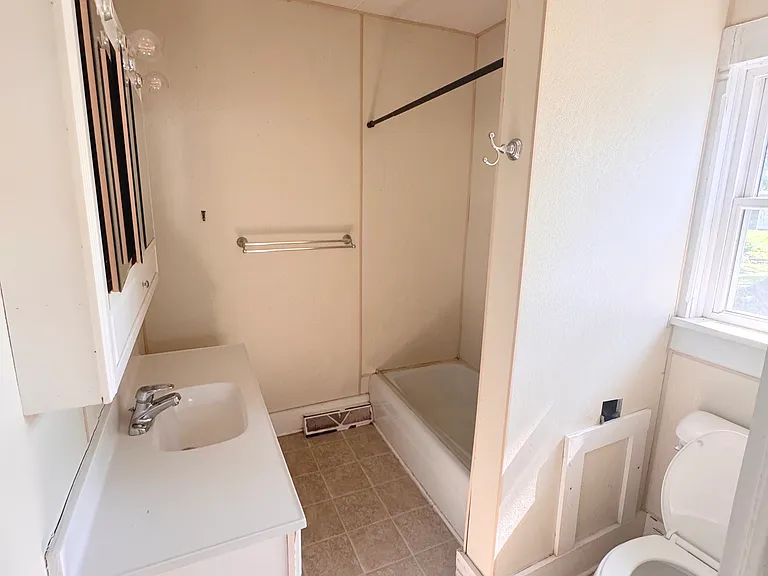 670 N Walnut St — Photo 22