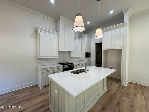 5th image of 221 New Haven Ln