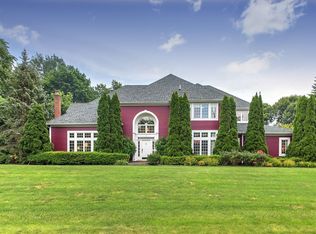 8 China Ln, Setauket, NY 11733