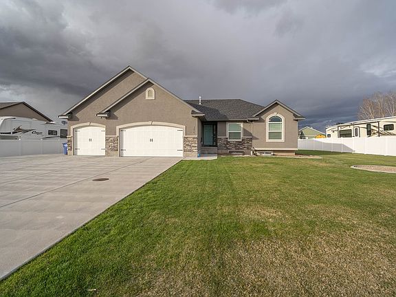 3rd image of 3236 E Edwards Dr