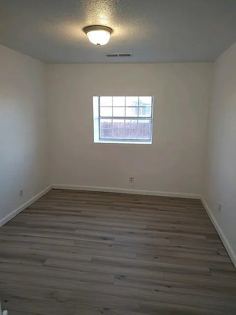 3 bed, 1.0 bath, 1346 sqft, $1,250 — Photo 3
