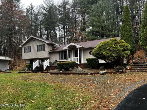44 Edgewood Drive, Averill Park, NY 12018