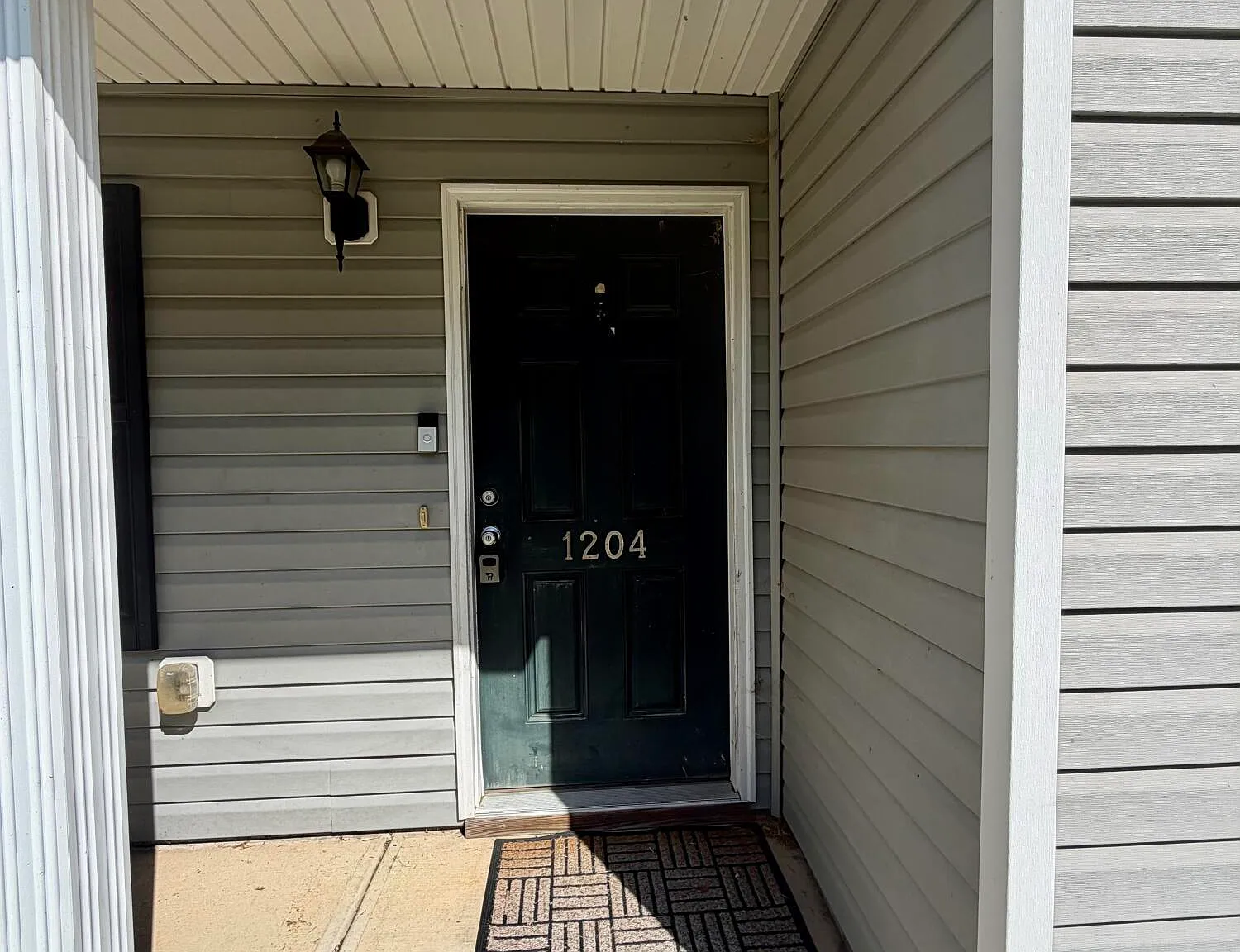 4 bed, 2.5 bath, 1805 sqft, $1,995 — Photo 2