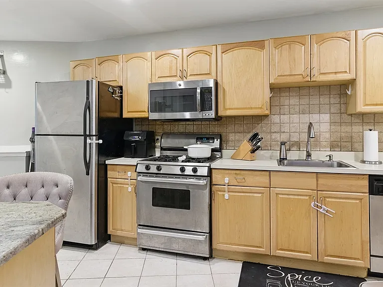 240 Brattle St #1 — Photo 5