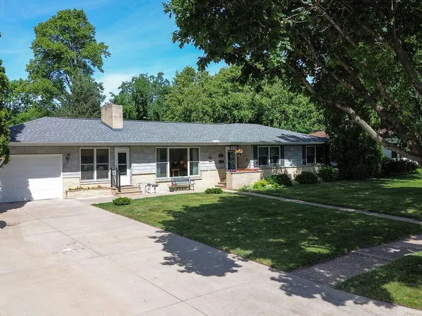 415 N 8th St, River Falls, WI 54022