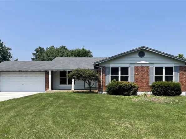 1109 Brittany Pkwy, Ballwin, MO 63011