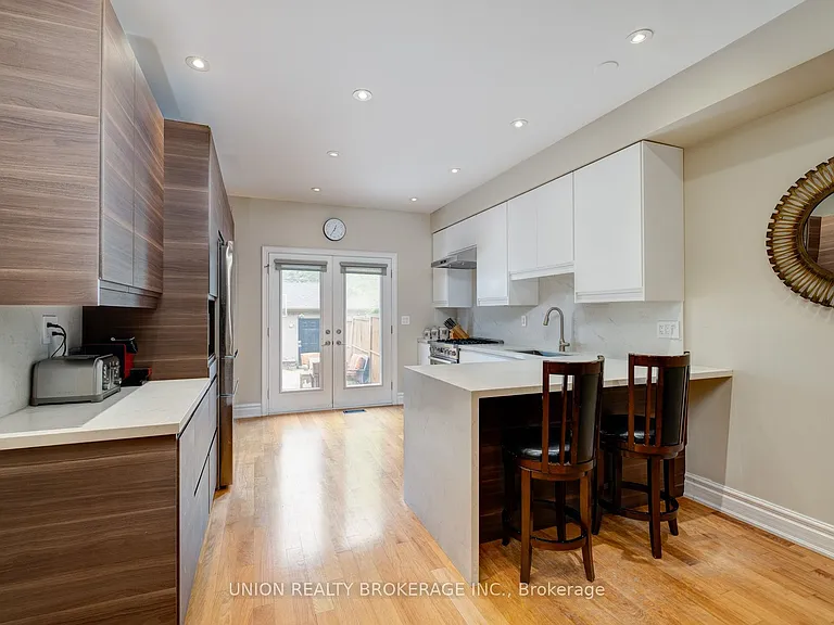77 Logan Ave — Photo 4