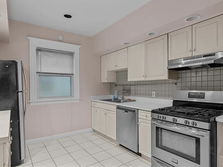689 W Delavan Ave — Photo 10