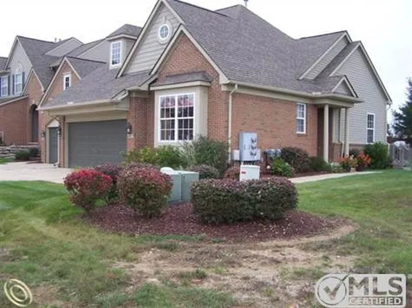 9062 Rhyan Rd #1, White Lake, MI 48386