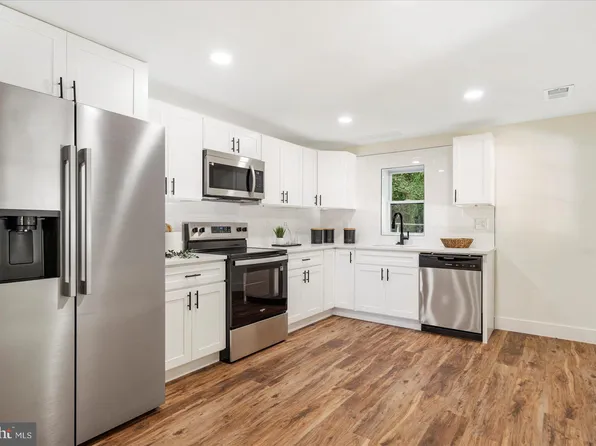 3724 Bay Dr, Middle River, MD 21220