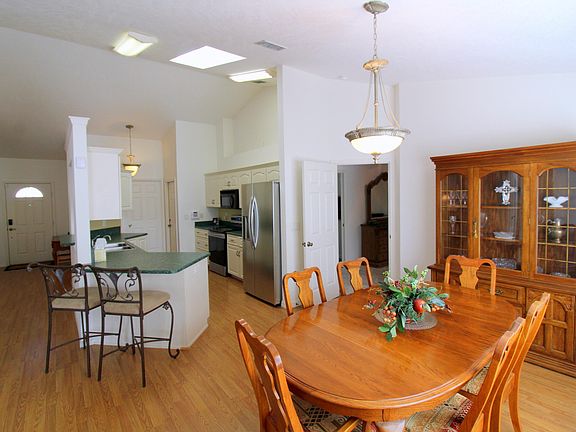 5th image of 4275 NE 33rd Ave