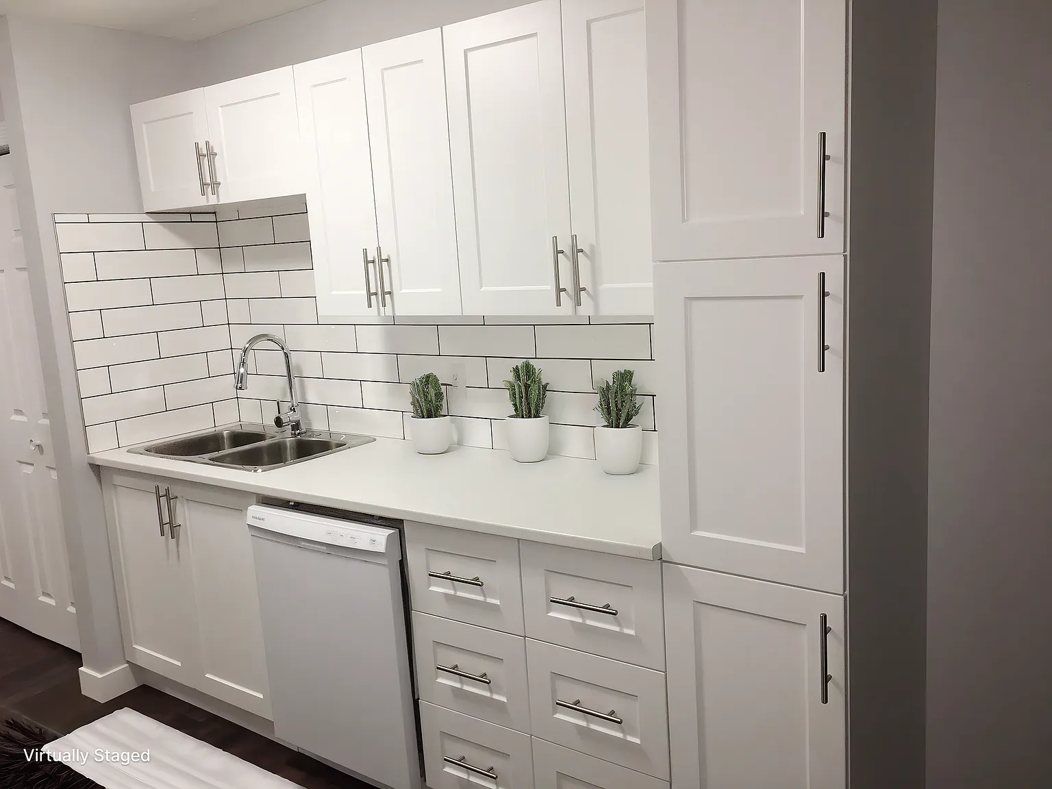 Jonathon Lodge Apartments — Photo 1