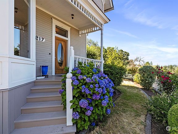 5th image of 217 S Cambrian Avenue