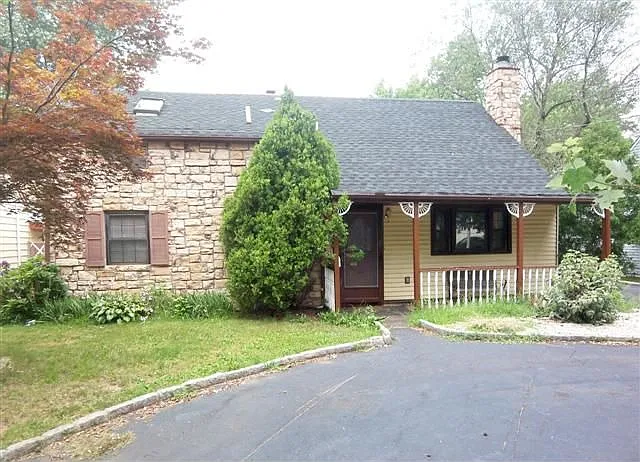 45 W Iselin Pkwy photo 1