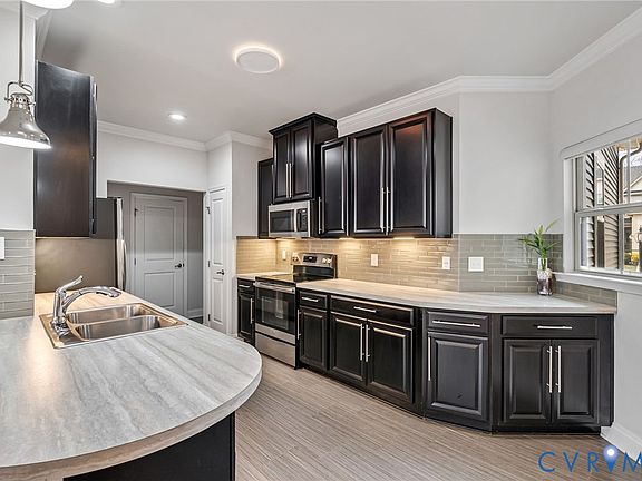 2nd image of 7981 Wistar Woods Ct