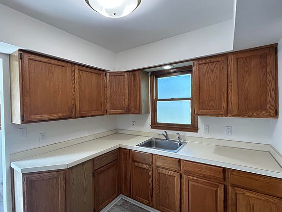4th image of 3622 Churchill Ave